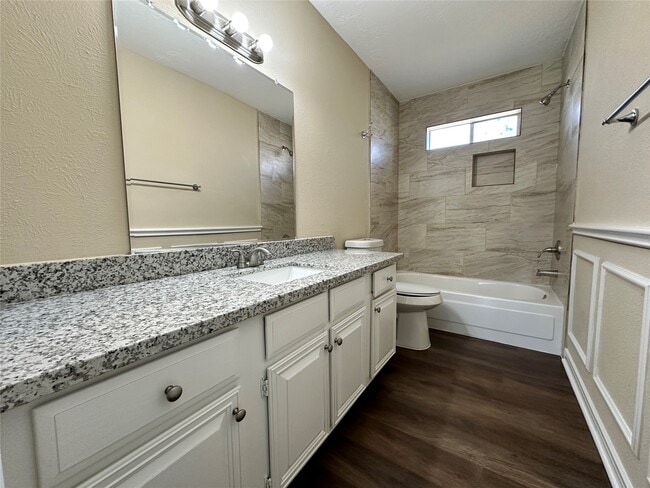 Building Photo - 1606 Stone Lake Dr