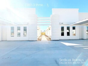 Building Photo - 1307 Petri Dr