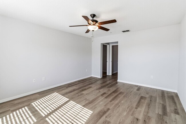 Building Photo - Bright & Stylish 3-Bedroom Townhome with Pond Views in Gated Seven Oaks