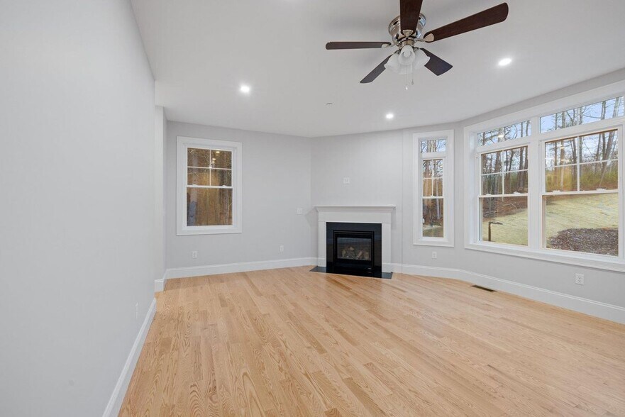 Building Photo - 945 Londonderry Tpke