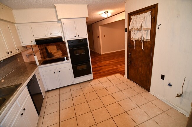 Building Photo - Location! Location!  Newly updated, 4 bedroom, 2 bath home near Perkins & Essens