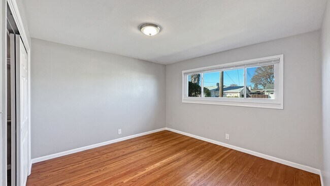 Building Photo - Coastal Comfort & Entertainer’s Retreat in Marina Faire