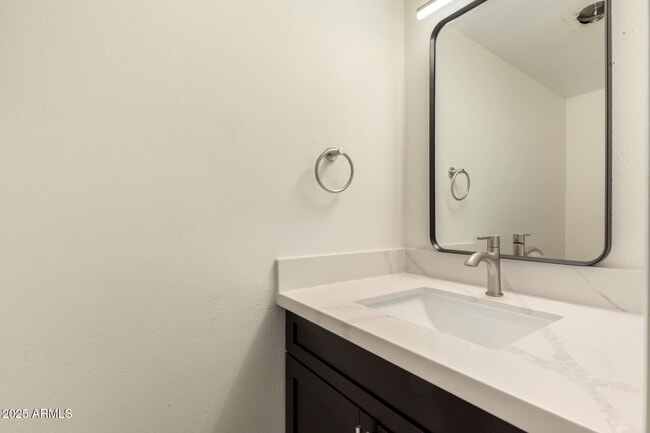 Building Photo - 4715 S Mill Ave