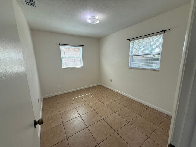 Building Photo - 722 Mercado Ave