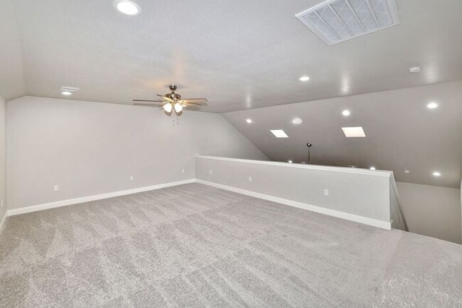 Building Photo - 7616 Woodford Ave