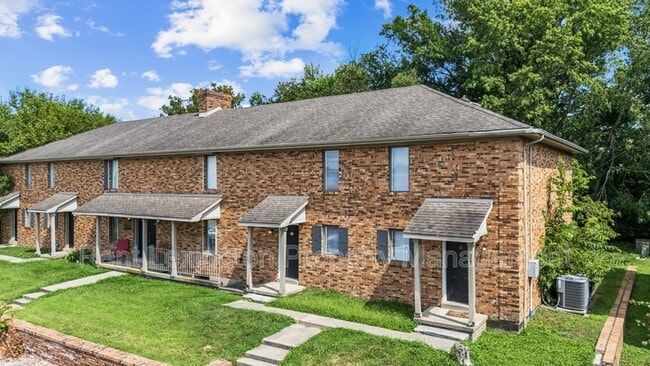 Building Photo - 1649 Foxhaven Dr