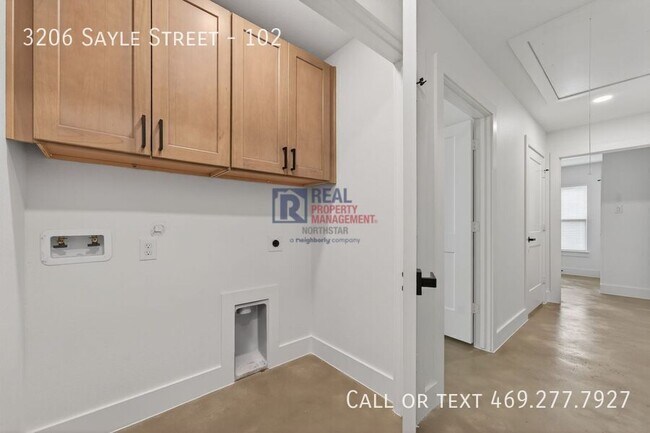 Building Photo - 3206 Sayle St