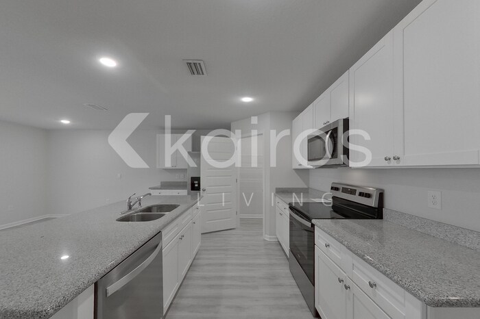 Building Photo - 4648 Malay Cir