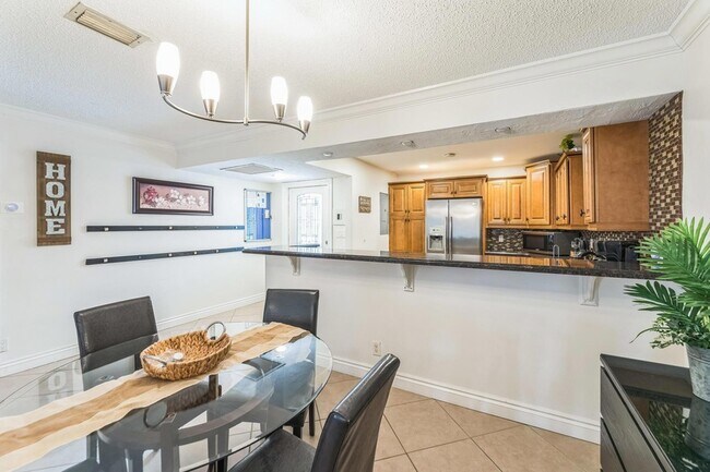 Building Photo - 2924 NW 69th Ct