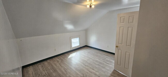 Building Photo - 402 W Green St