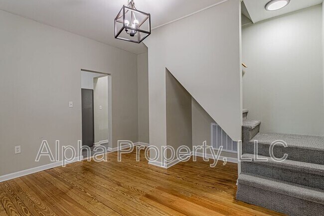 Building Photo - 10 Montana St