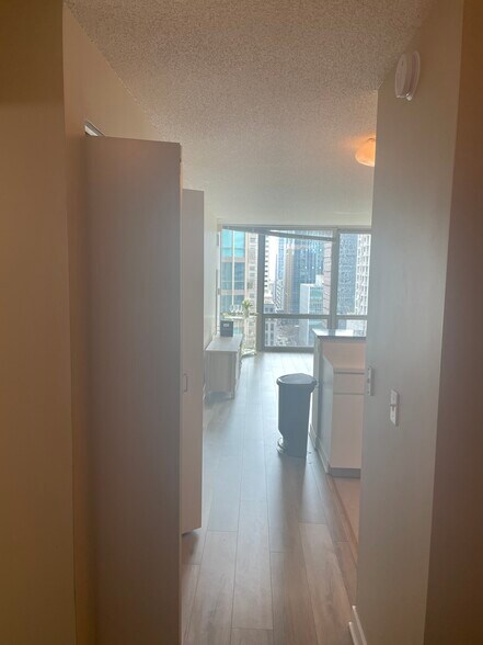 Building Photo - 2 E Erie St