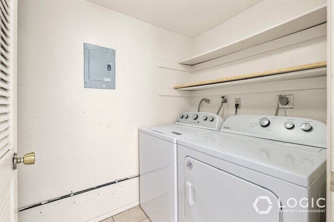 Building Photo - 331 W 170 N