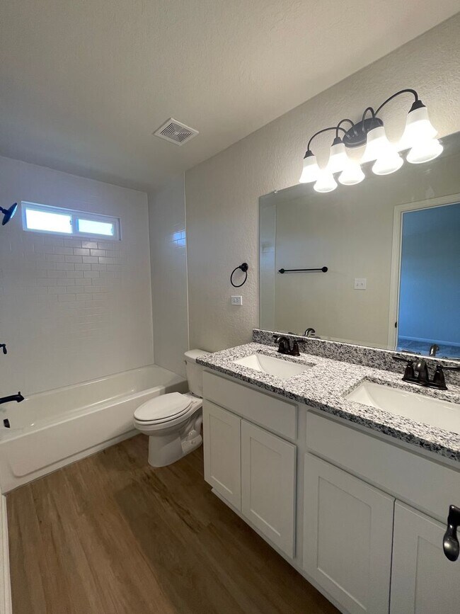 Building Photo - MOVE FAST—GATED TOWNHOME NEAR LACKLAND AFB WITH A PRIVATE YARD!