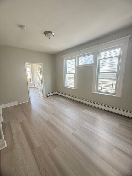 Building Photo - 30 Wainwright St