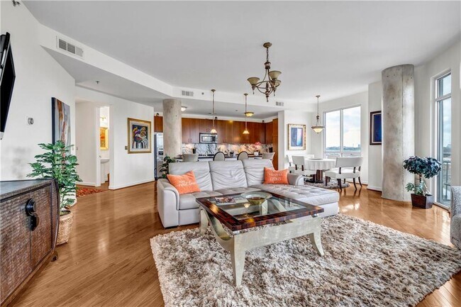 Building Photo - 711 Cosmopolitan Dr NE