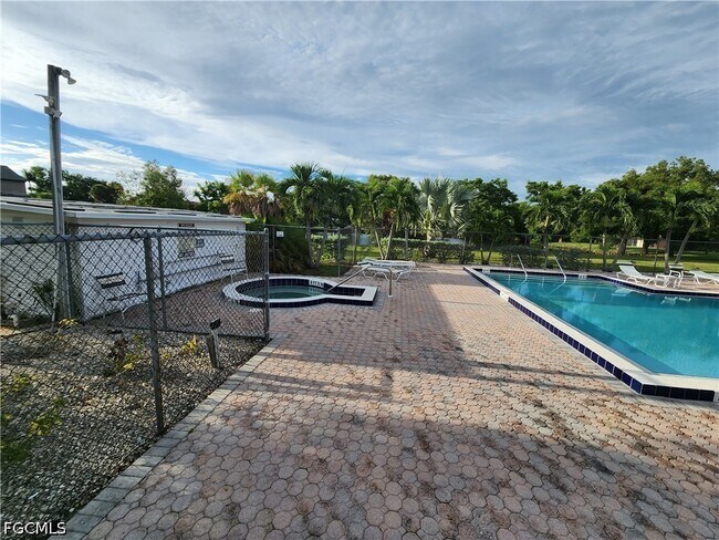 Building Photo - 12963 Cherrydale Ct