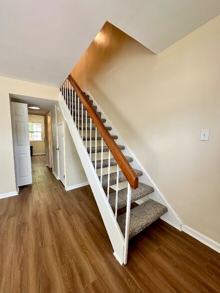 Building Photo - 3228 Scarborough Way