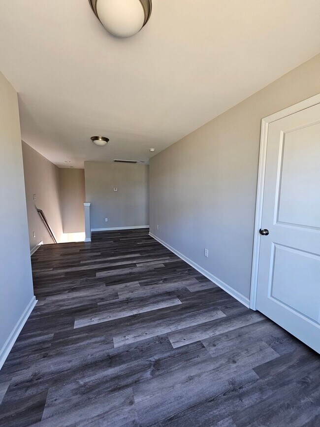 Building Photo - 1st Month Free!!