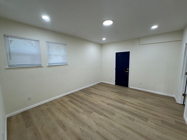 Building Photo - 2554 Selman Ave
