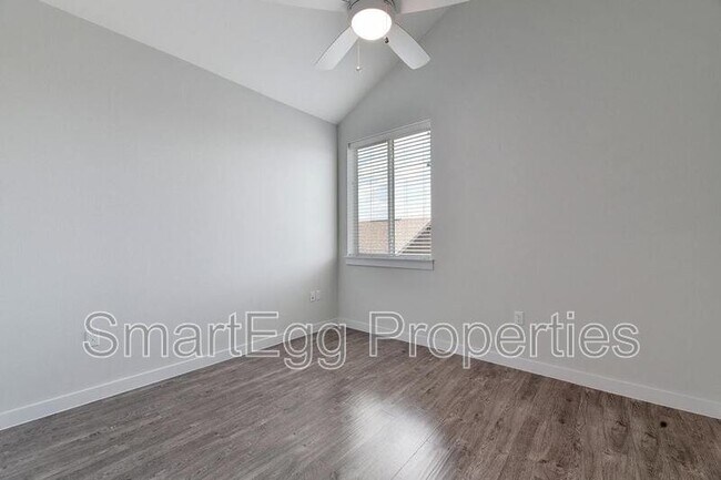 Building Photo - 801 N Bluff Dr