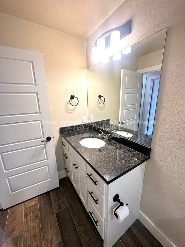 Building Photo - 3600 SW Brittany Rd