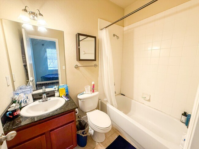 Building Photo - Chase Hollow #33