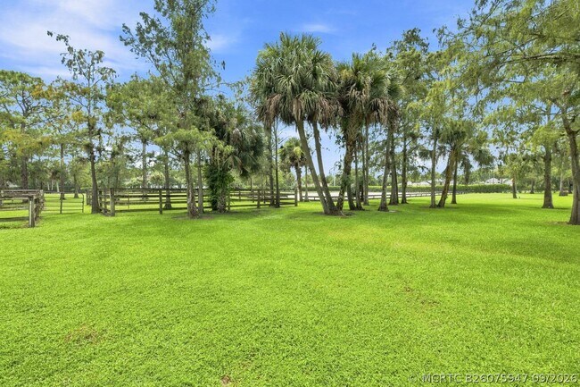 Building Photo - 14902 Paddock Dr