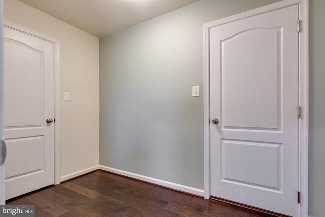 Building Photo - 7201 Thackley Way