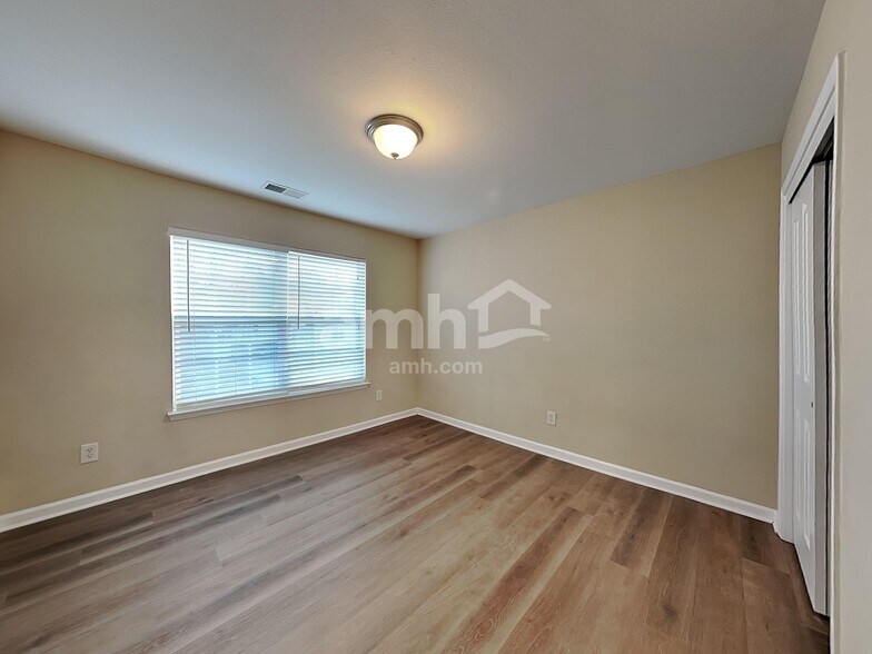 Building Photo - 802 Celtic Crossing Dr