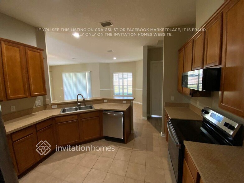 Building Photo - 833 Lord Nelson Blvd