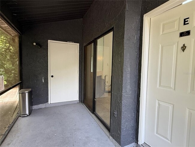 Building Photo - 238 Riverbend Dr