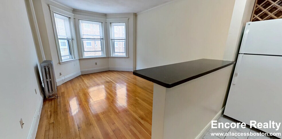 Building Photo - 107 Queensberry St