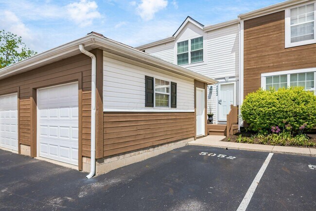 Building Photo - 5052 Stoneybrook Blvd