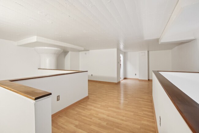 Building Photo - 205 10th St