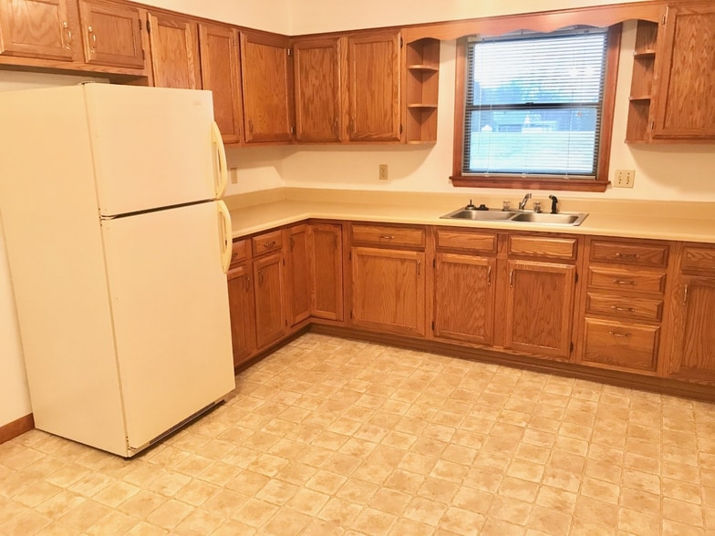 Building Photo - 547 Circle Pine Dr