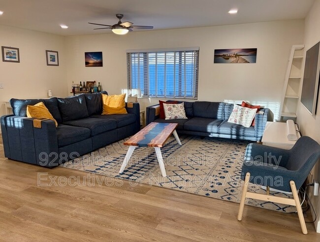 Building Photo - 1928 N Lynn Dr