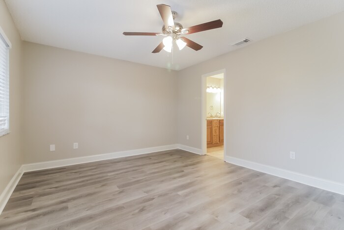 Building Photo - 468 Holbrook Cir