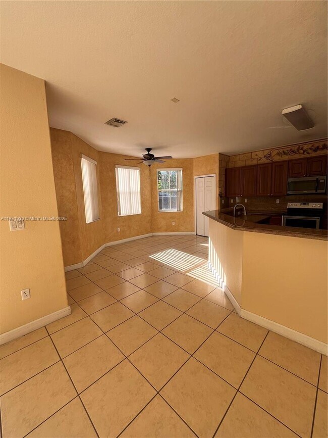 Building Photo - 9140 SW 153rd Ave