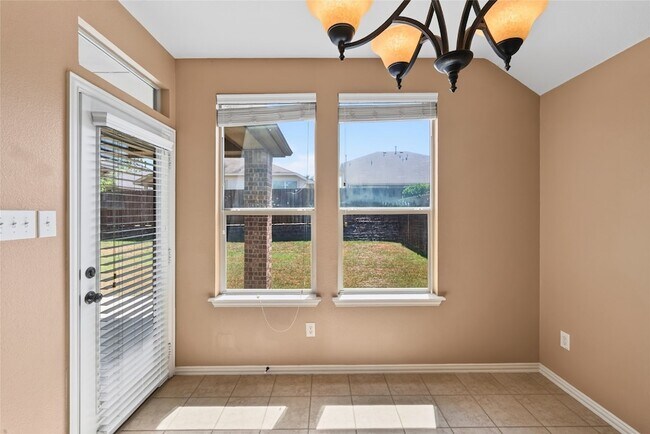Building Photo - 417 Hackberry Dr