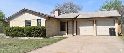 Building Photo - 2209 Lago Trail