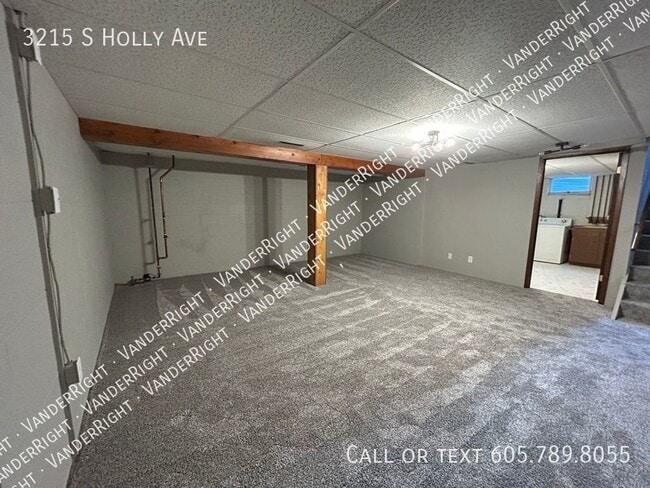 Building Photo - Updated 3 Bedroom 2 Bathroom!