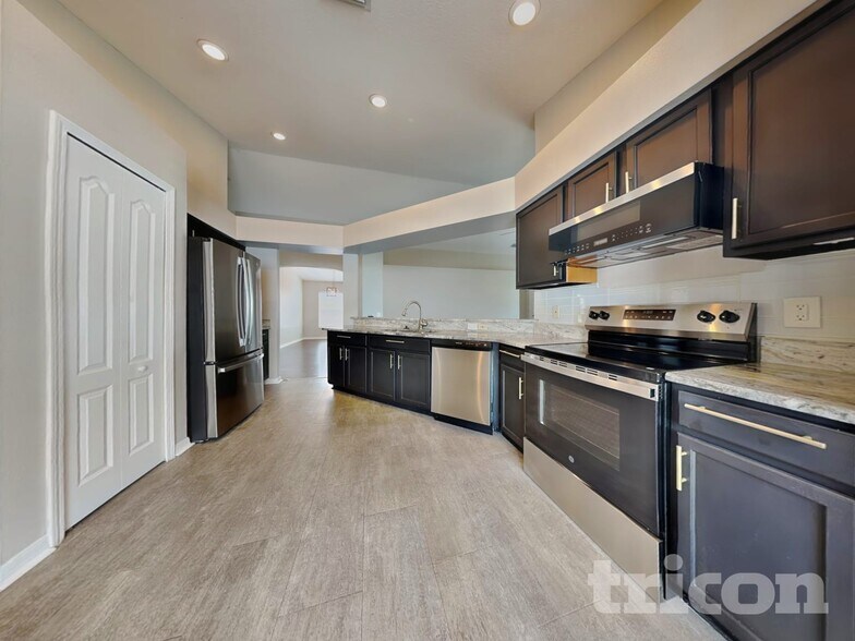 Building Photo - 4213 Branchside Ln