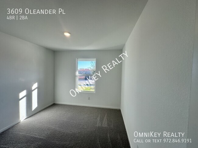 Building Photo - 3609 Oleander Pl