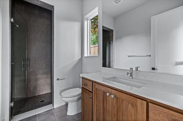 Building Photo - 9232 San Fernando Way