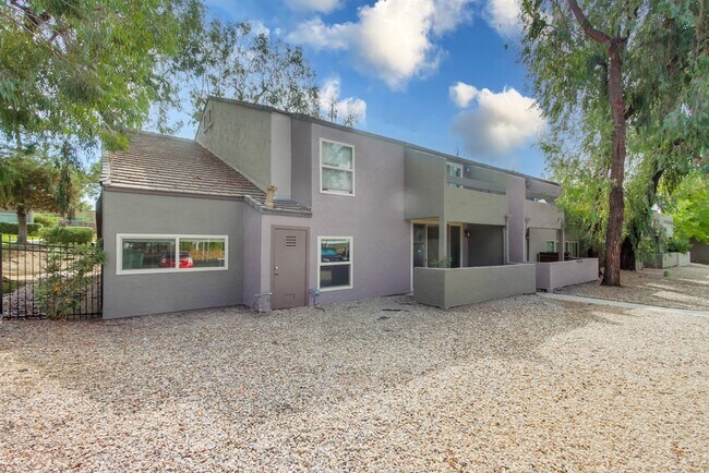 Building Photo - 1350 N Escondido Blvd