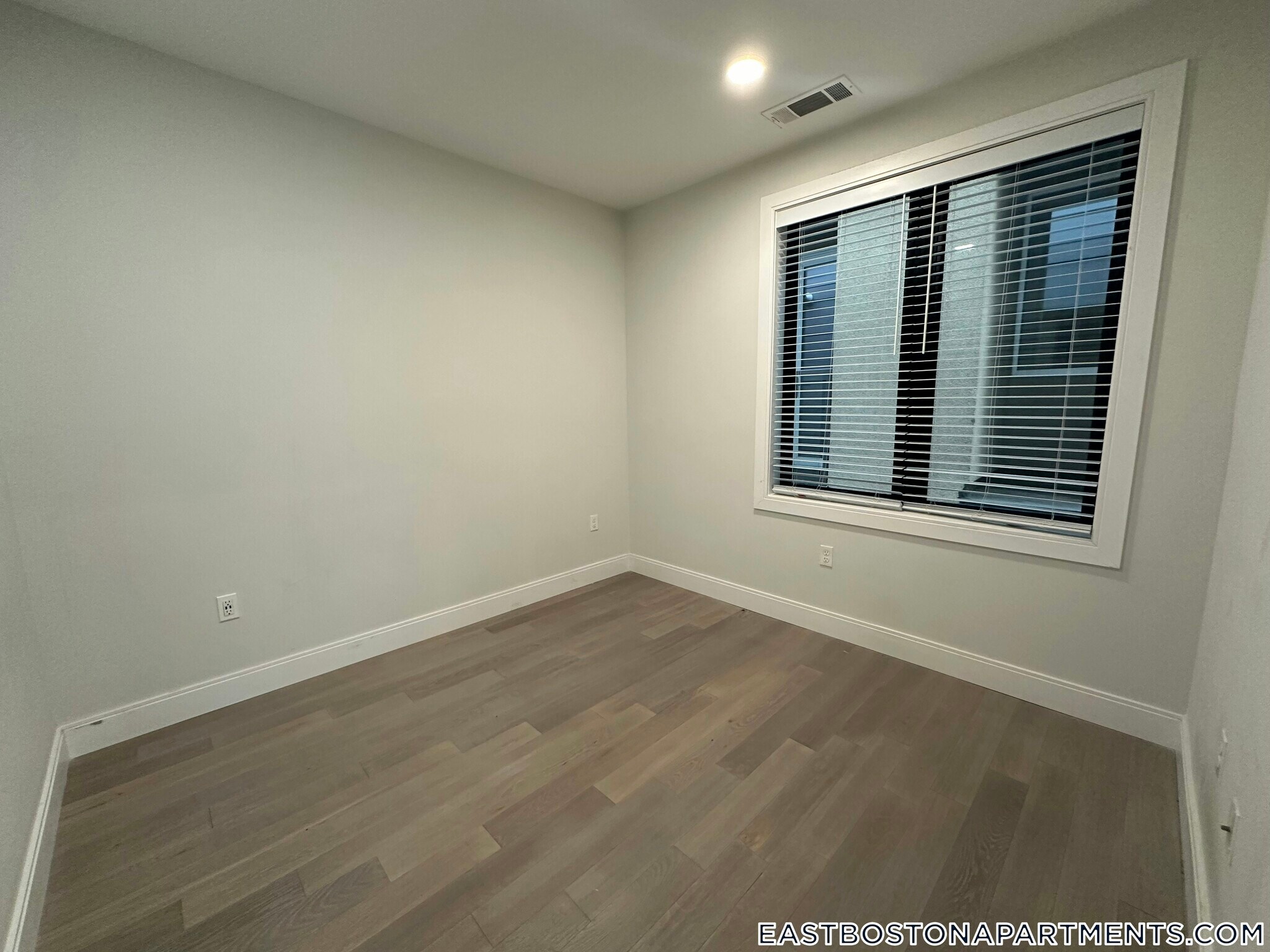 Building Photo - 152 Liverpool St