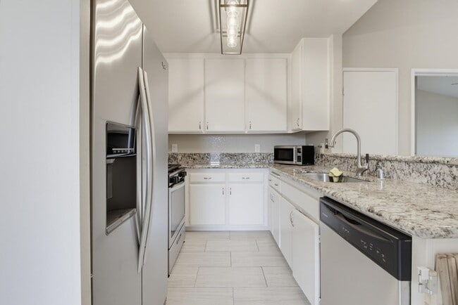 Building Photo - 500 Lands End Way