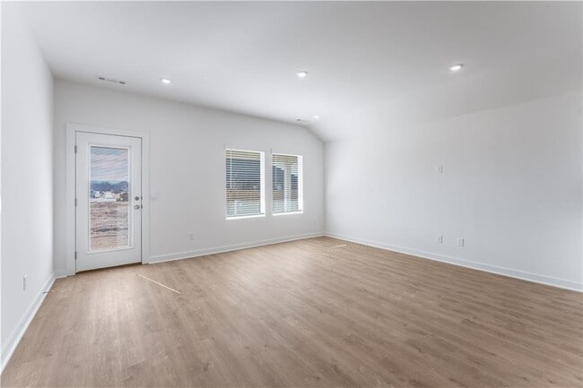 Building Photo - 103 S Maroon Ave