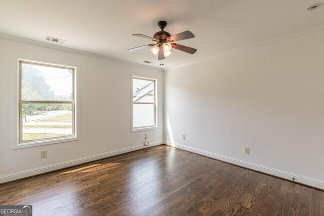 Building Photo - 1410 Eastland Rd SE